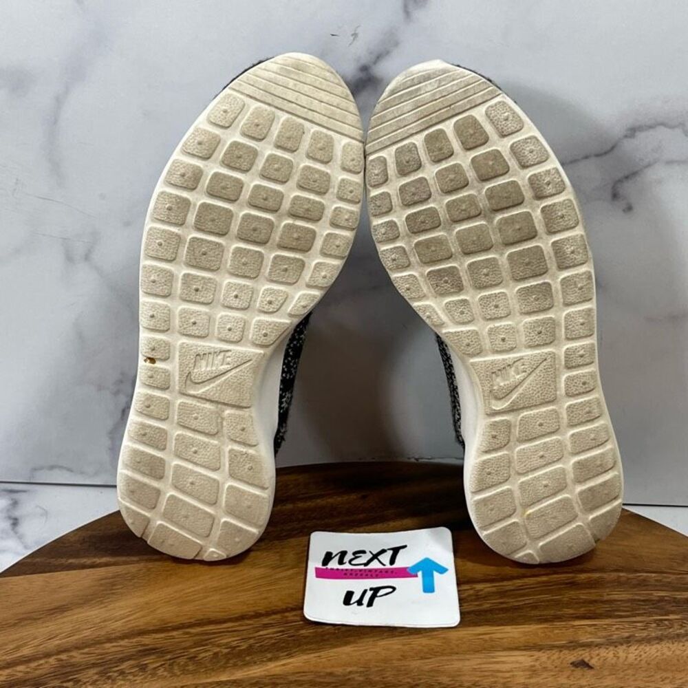 Women’s size 6.5-Nike Roshe One Run Gray Fleece Print Sneakers 685286-001 - Picture 6 of 9
